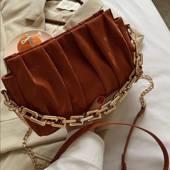 Minimalist Ruched Chain Bag - Picture 5 of 6